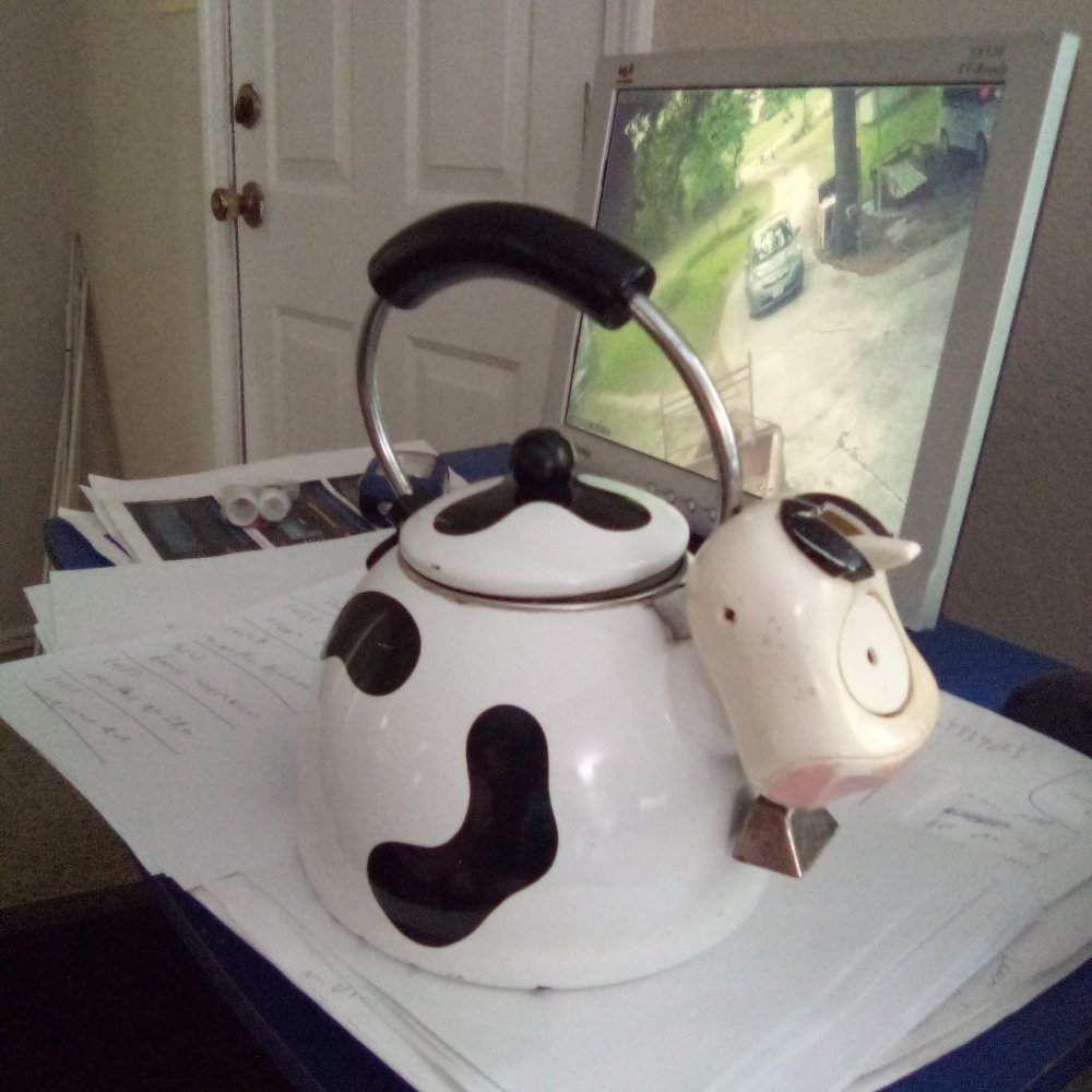VINTAGE 1992 M KAMENSTEIN BLACK AND WHITE COW 205 QT WHISTLING TEA KETTLE TEAPOT